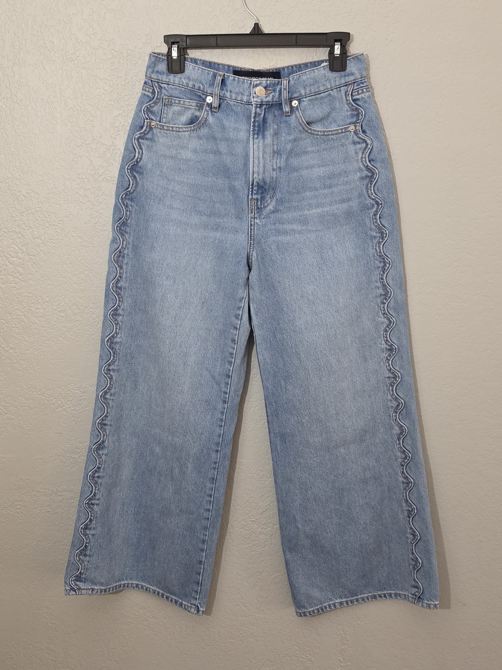 Veronica Beard Taylor Scallop Side High Rise Cropped Wide Leg Jean Nova Women 28 - Picture 2 of 11